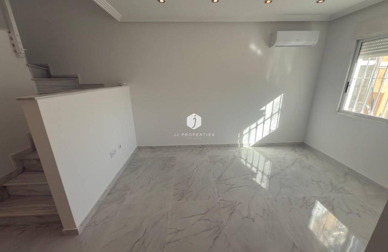 Tweedehands - Chalet -
Torrevieja - aguas nuevas