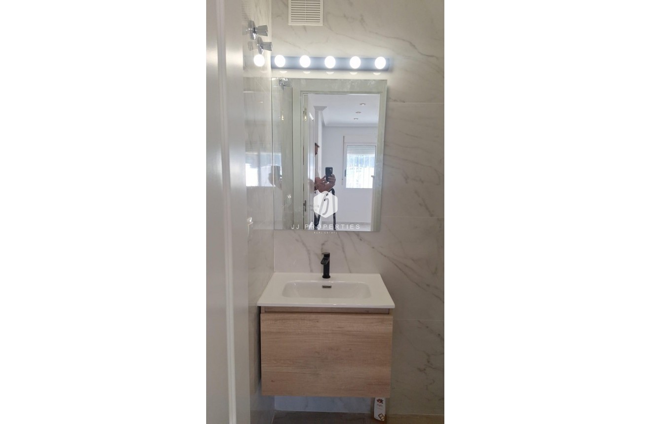 Tweedehands - Chalet -
Torrevieja - aguas nuevas