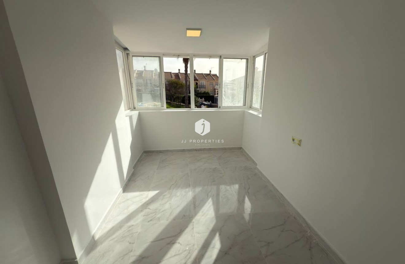 Tweedehands - Chalet -
Torrevieja - aguas nuevas