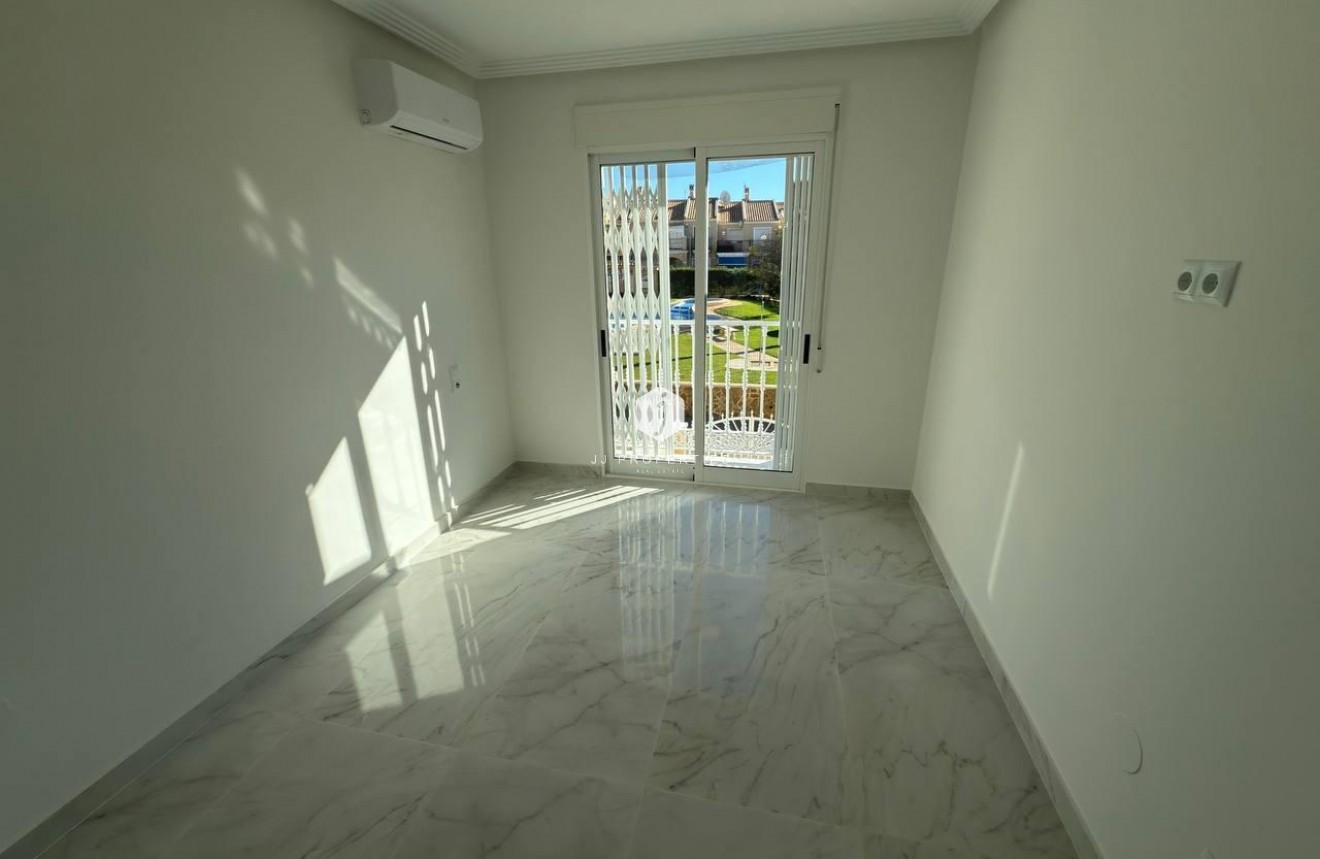 Tweedehands - Chalet -
Torrevieja - aguas nuevas