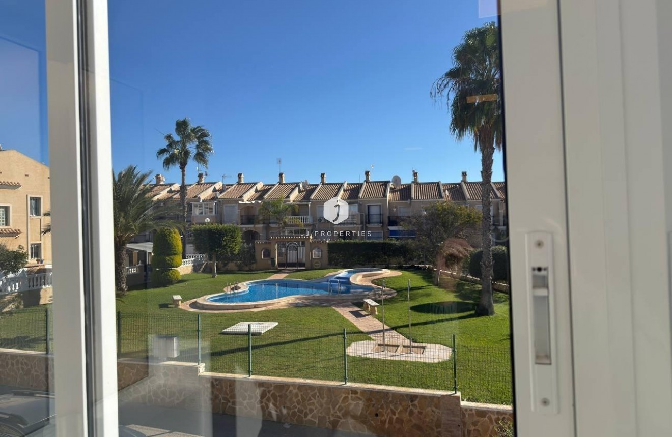 Tweedehands - Chalet -
Torrevieja - aguas nuevas