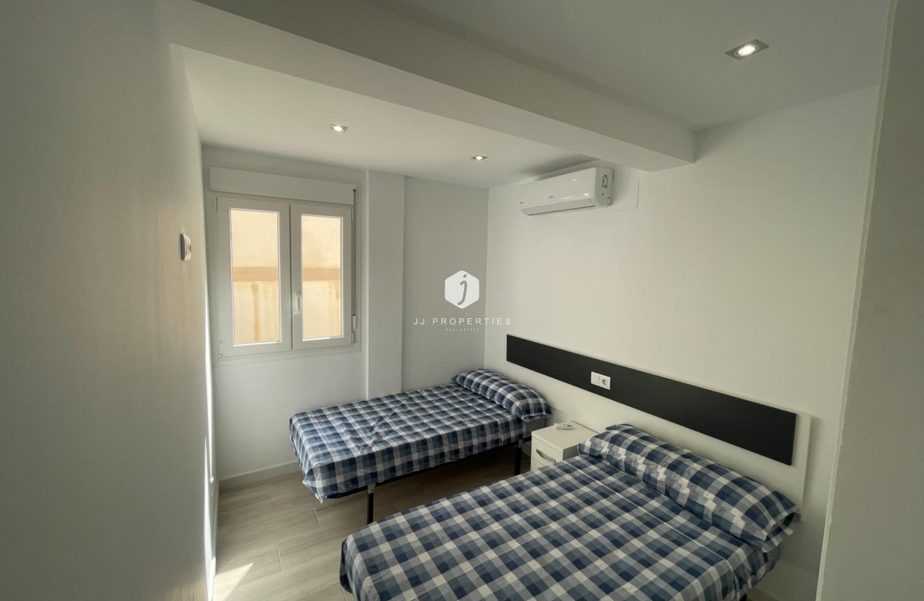 Aus zweiter Hand - Bungalow -
Orihuela Costa - La Regia