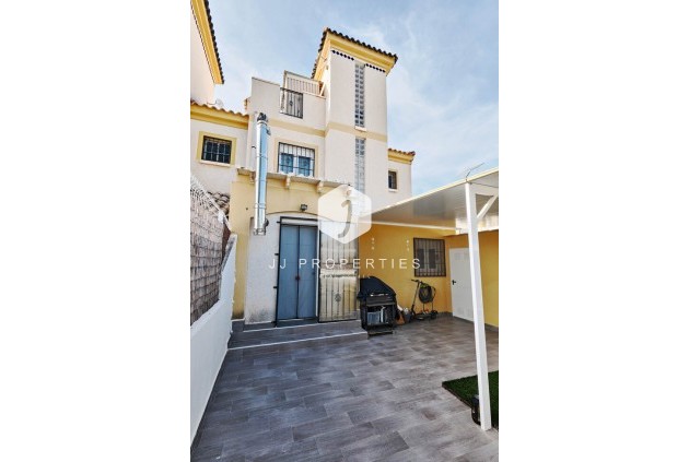 Aus zweiter Hand - Chalet -
Guardamar del Segura - El Raso