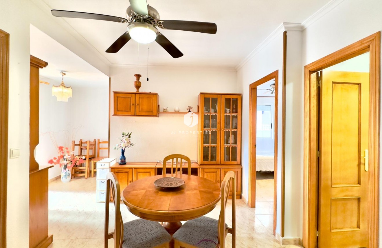 Resale - Apartment / flat -
Torrevieja - Centro