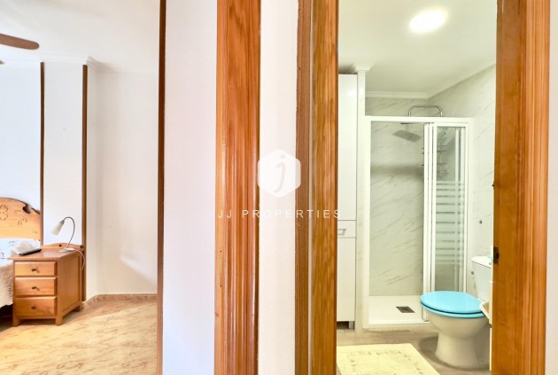 Resale - Apartment / flat -
Torrevieja - Centro