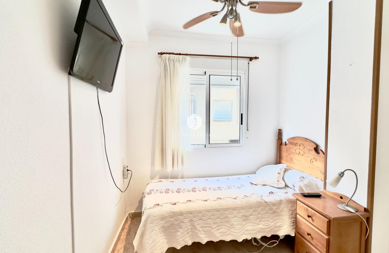 Resale - Apartment / flat -
Torrevieja - Centro