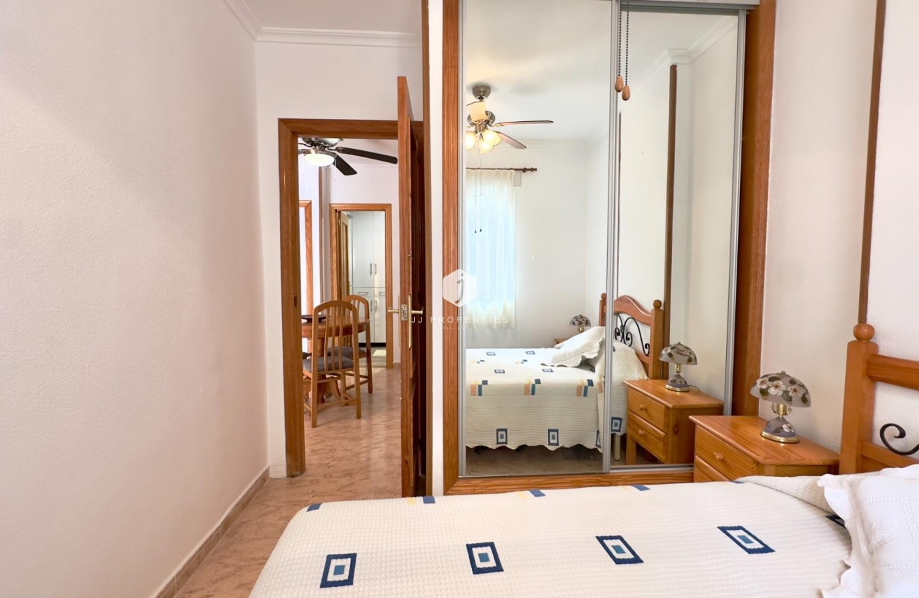 Resale - Apartment / flat -
Torrevieja - Centro