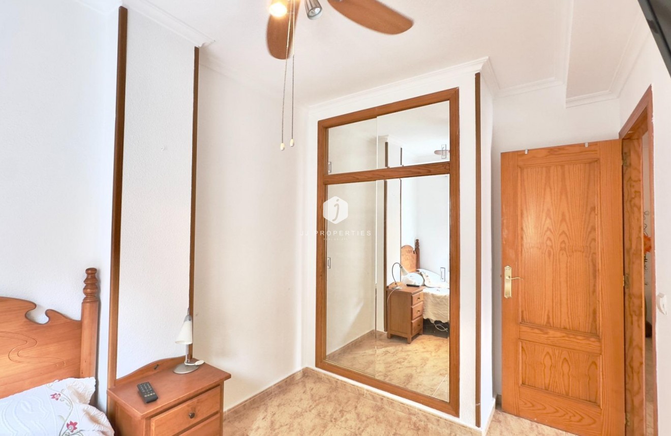 Resale - Apartment / flat -
Torrevieja - Centro