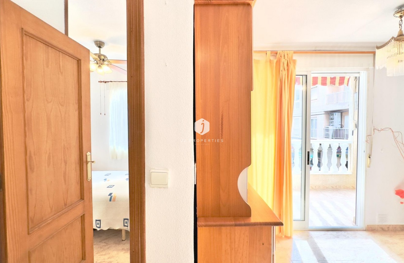 Resale - Apartment / flat -
Torrevieja - Centro