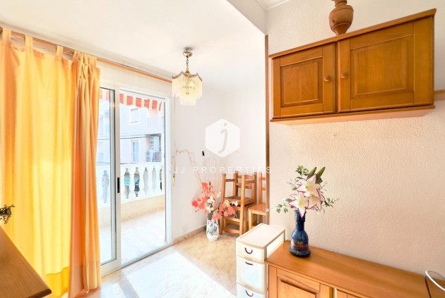 Resale - Apartment / flat -
Torrevieja - Centro