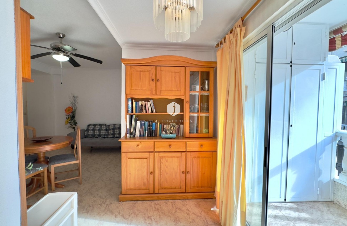 Resale - Apartment / flat -
Torrevieja - Centro