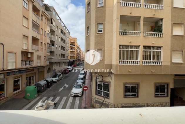Resale - Apartment / flat -
Torrevieja - Centro