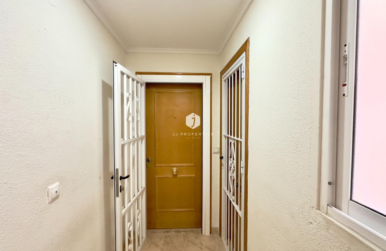 Resale - Apartment / flat -
Torrevieja - Centro