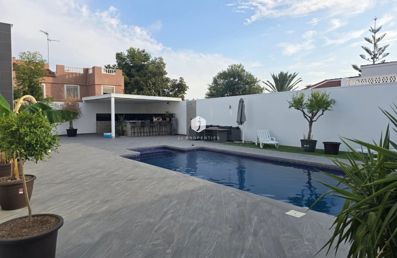 Tweedehands - Villa -
Ciudad Quesada - Costa Blanca