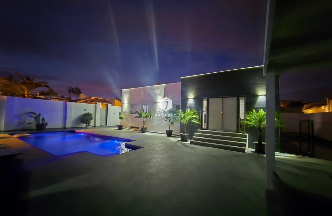 Tweedehands - Villa -
Ciudad Quesada - Costa Blanca