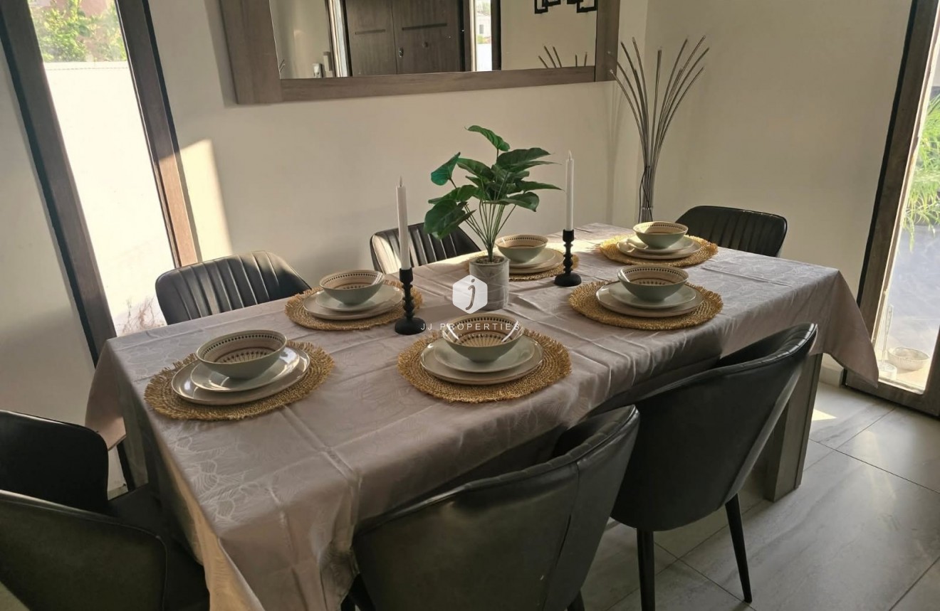 Tweedehands - Villa -
Ciudad Quesada - Costa Blanca