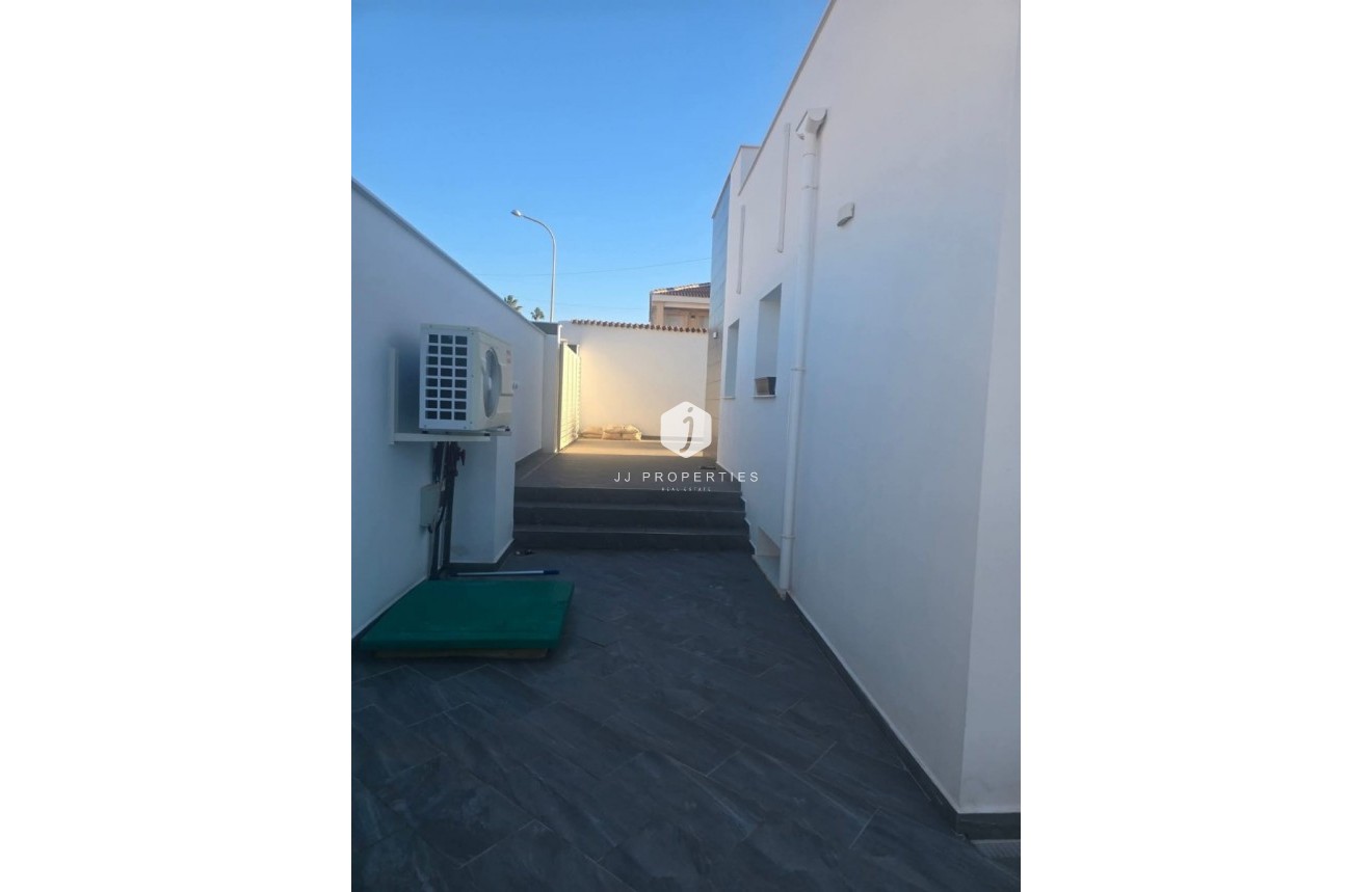 Tweedehands - Villa -
Ciudad Quesada - Costa Blanca