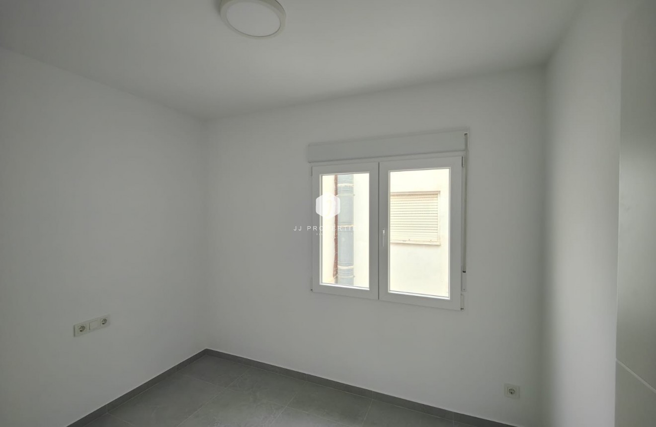 Tweedehands - Appartement / flat -
Torrevieja - Costa Blanca