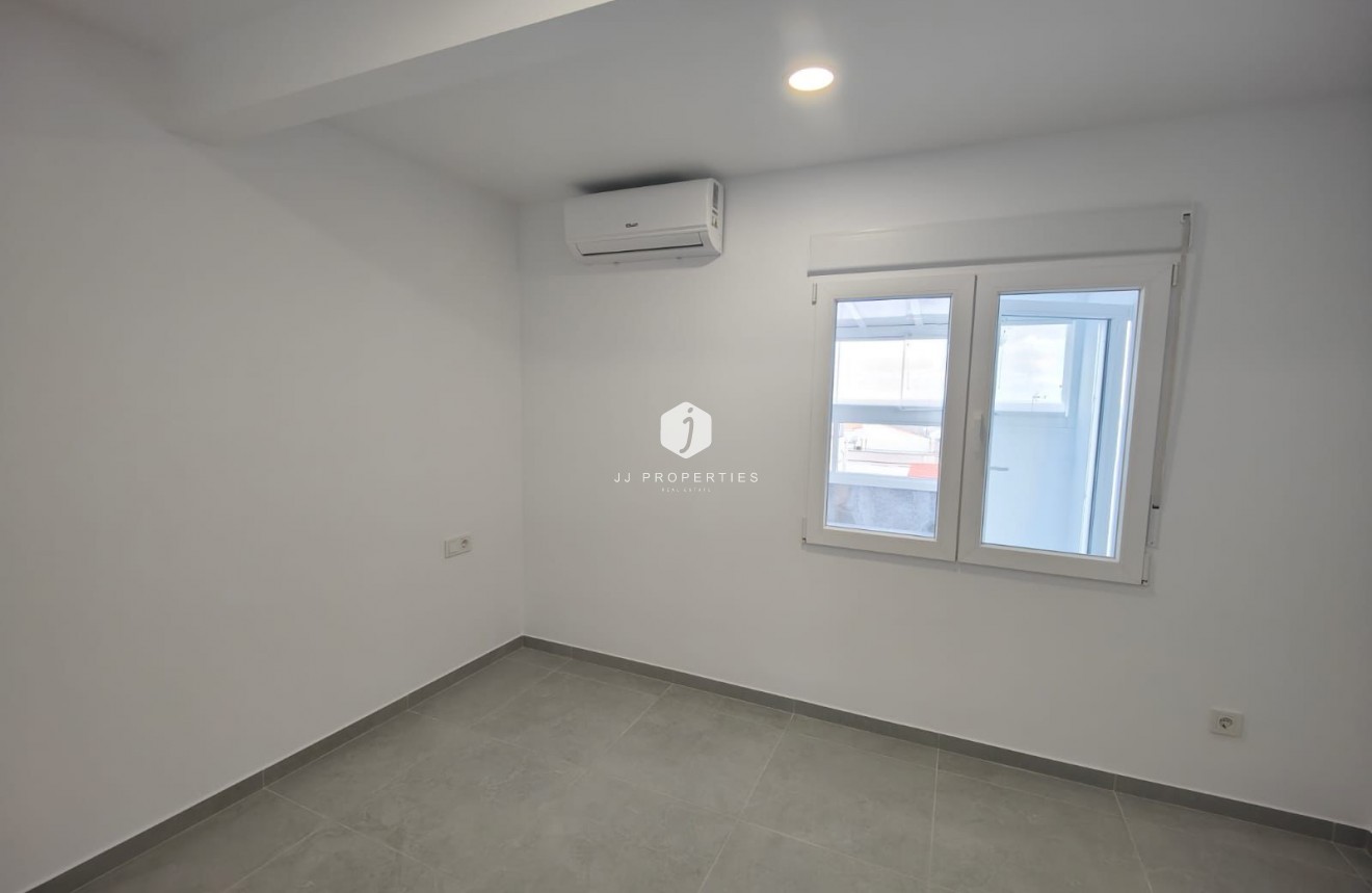 Tweedehands - Appartement / flat -
Torrevieja - Costa Blanca