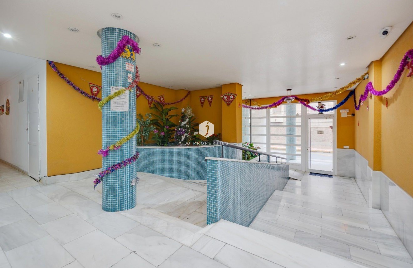 Tweedehands - Appartement / flat -
Torrevieja - Centro