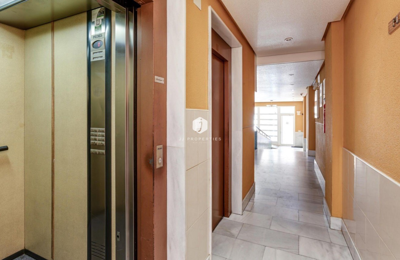 Tweedehands - Appartement / flat -
Torrevieja - Centro