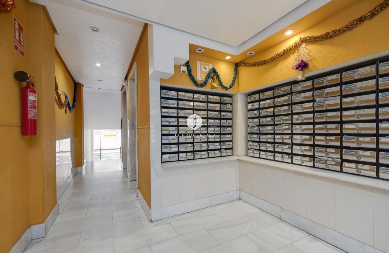 Tweedehands - Appartement / flat -
Torrevieja - Centro