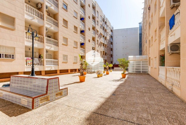 Tweedehands - Appartement / flat -
Torrevieja - Centro
