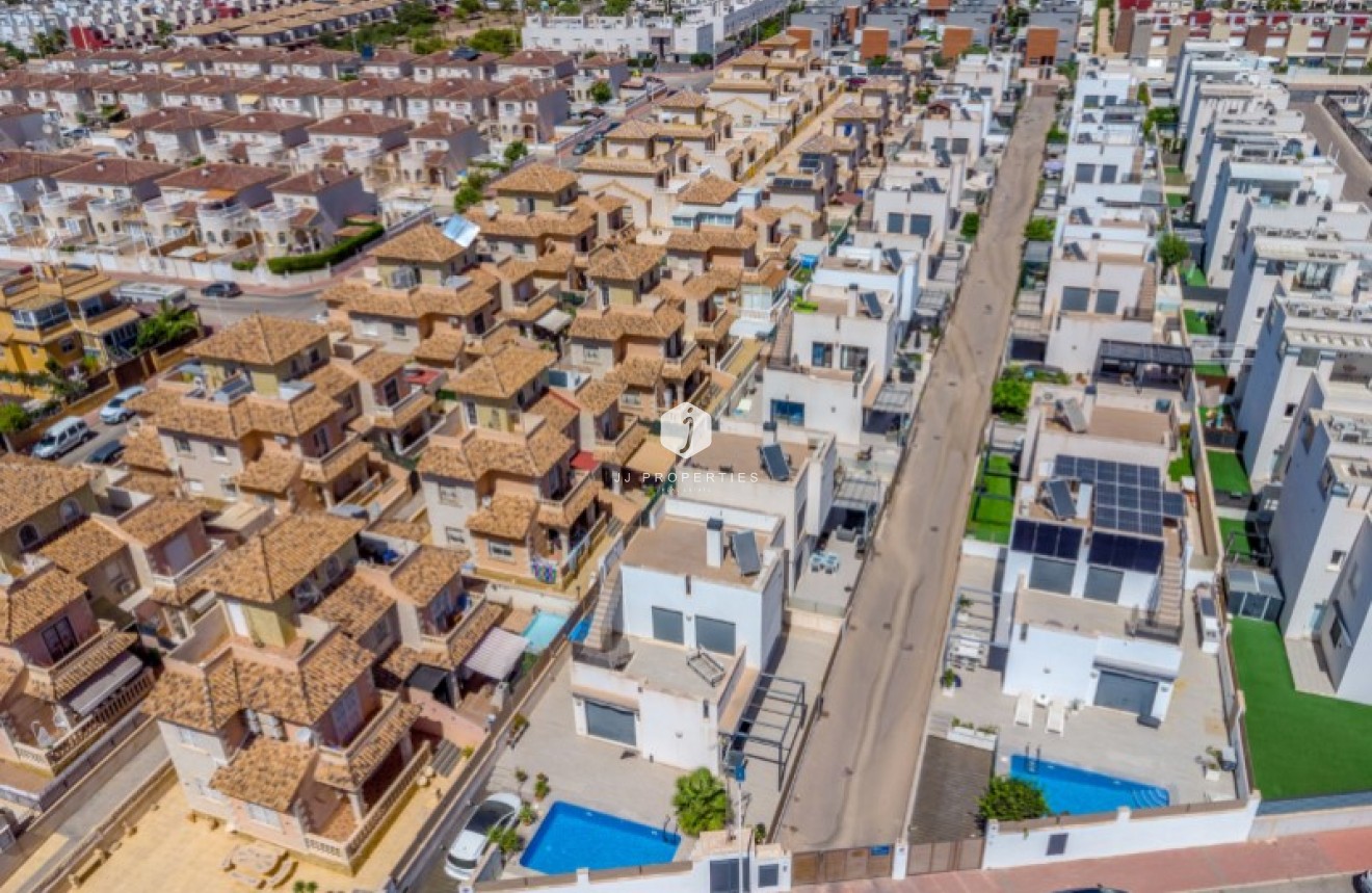 Tweedehands - Villa -
Torrevieja - Costa Blanca