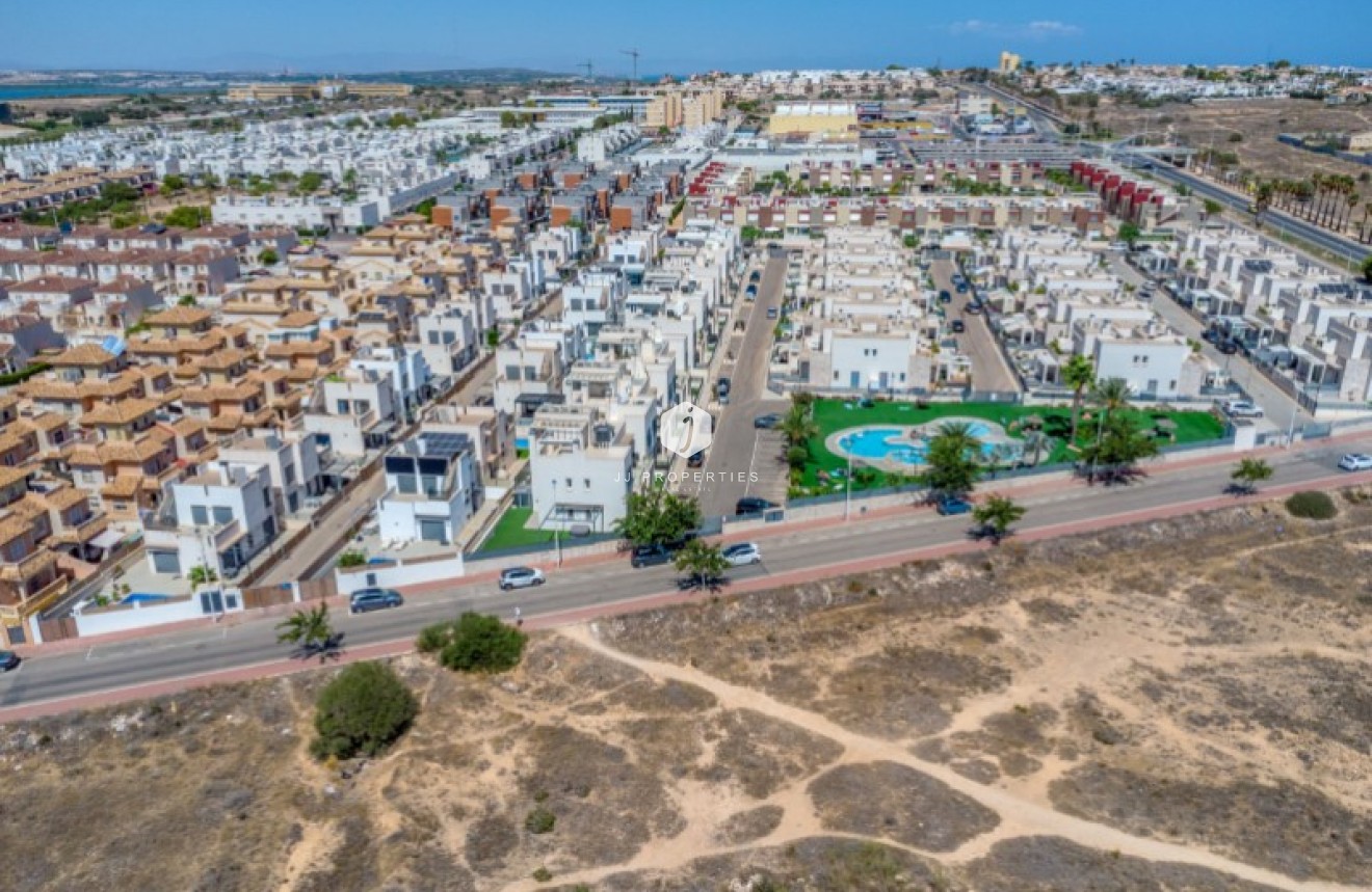 Tweedehands - Villa -
Torrevieja - Costa Blanca