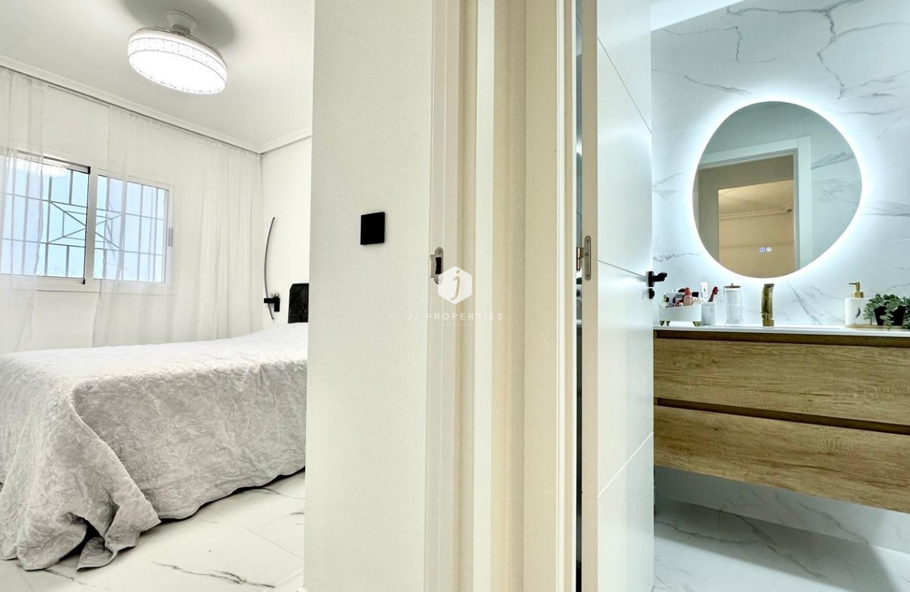 Tweedehands - Bungalow -
Orihuela Costa - Playa Flamenca Norte