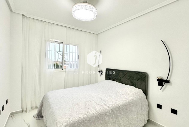 Tweedehands - Bungalow -
Orihuela Costa - Playa Flamenca Norte