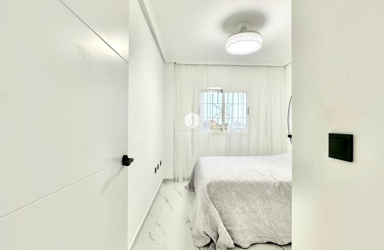 Tweedehands - Bungalow -
Orihuela Costa - Playa Flamenca Norte