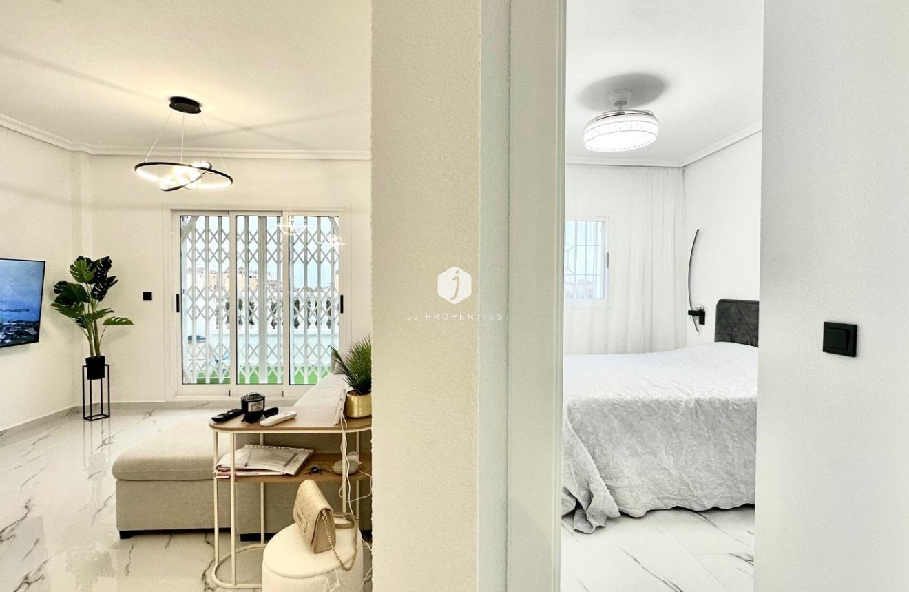 Tweedehands - Bungalow -
Orihuela Costa - Playa Flamenca Norte