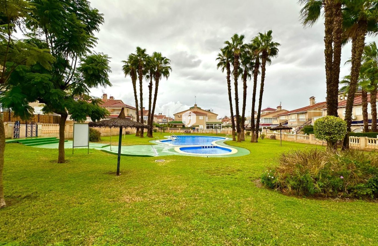 Tweedehands - Bungalow -
Orihuela Costa - Playa Flamenca Norte