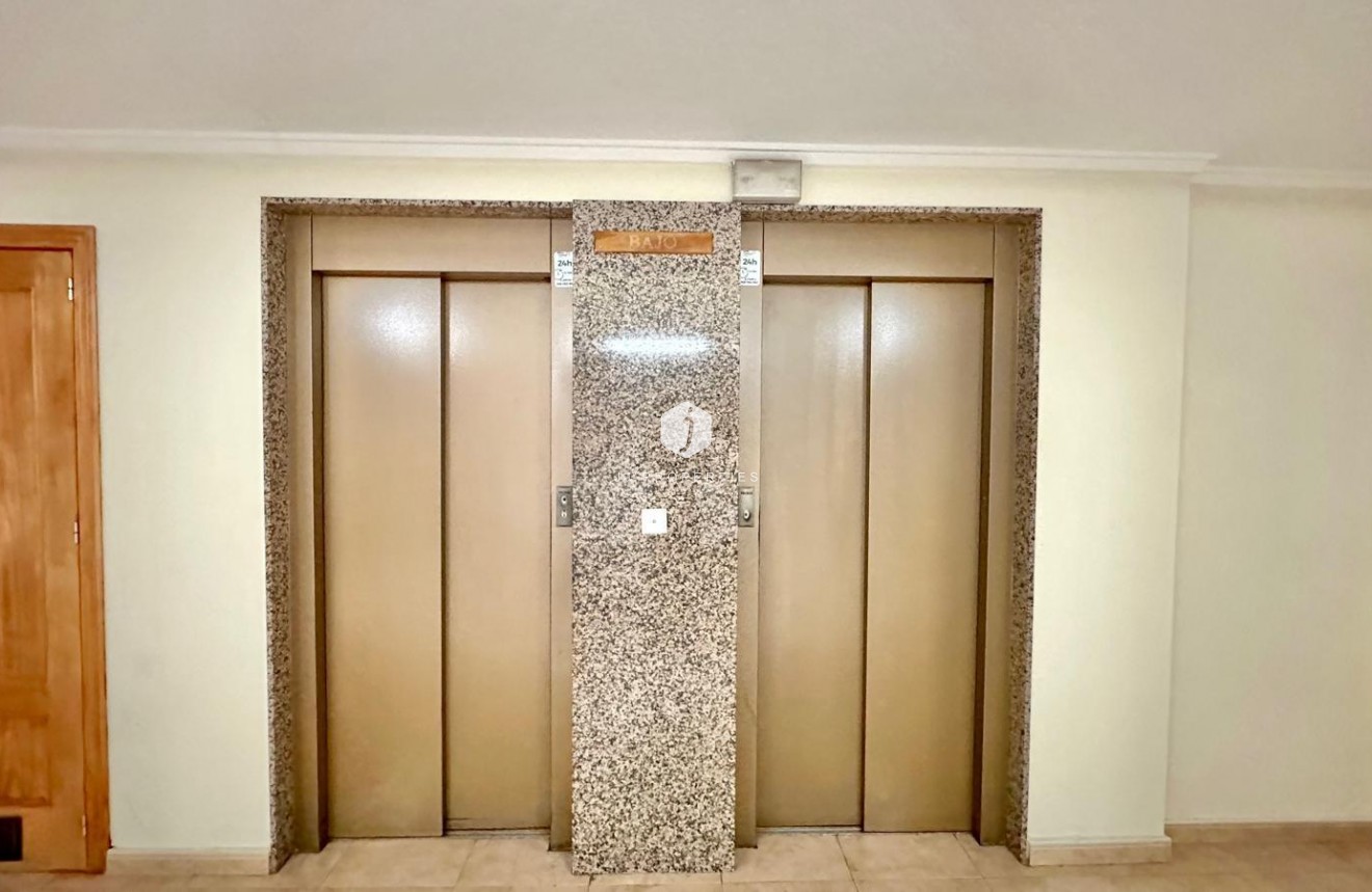 Tweedehands - Penthouse -
Torrevieja - Centro