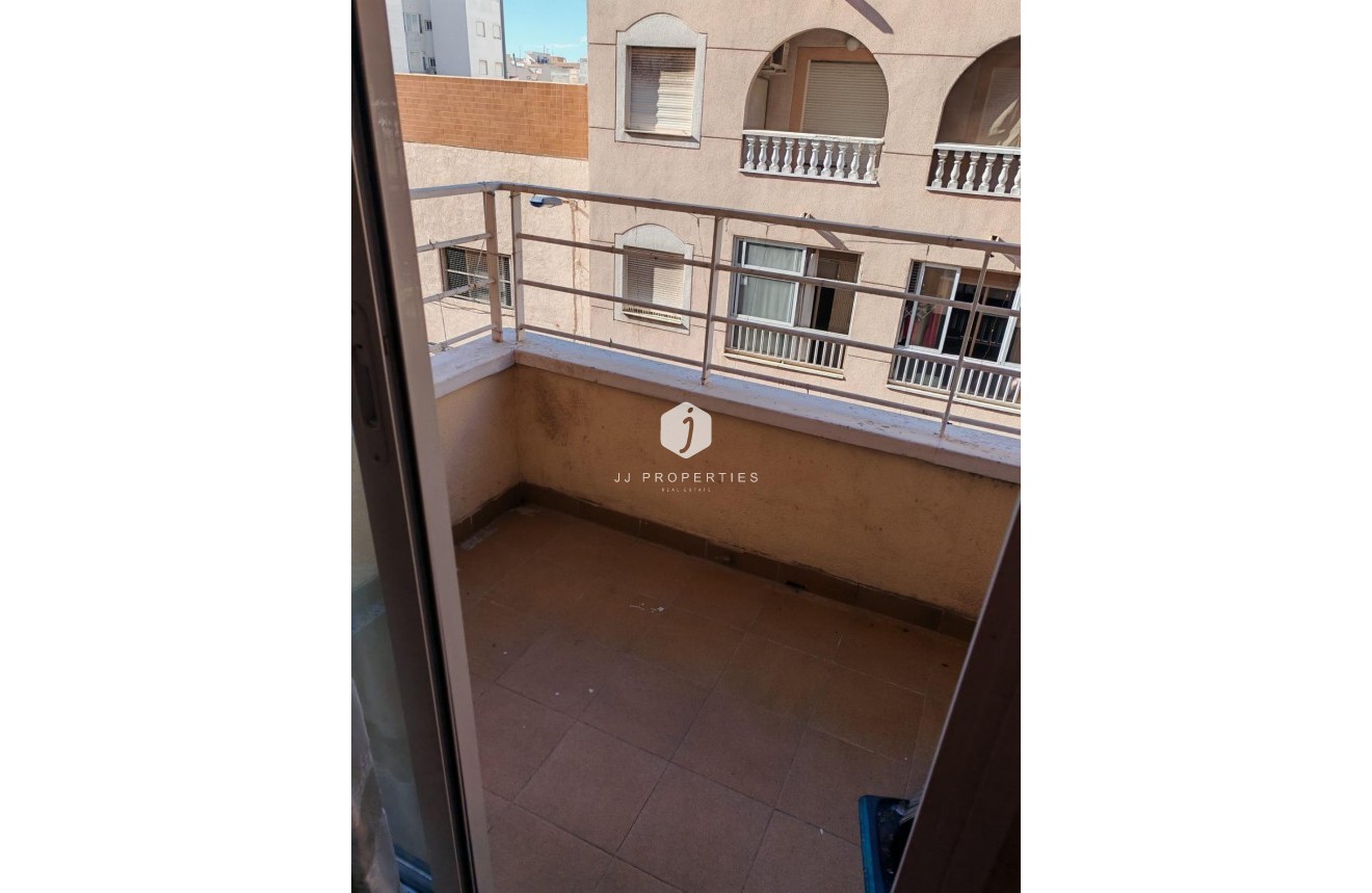 Tweedehands - Appartement / flat -
Torrevieja - Centro