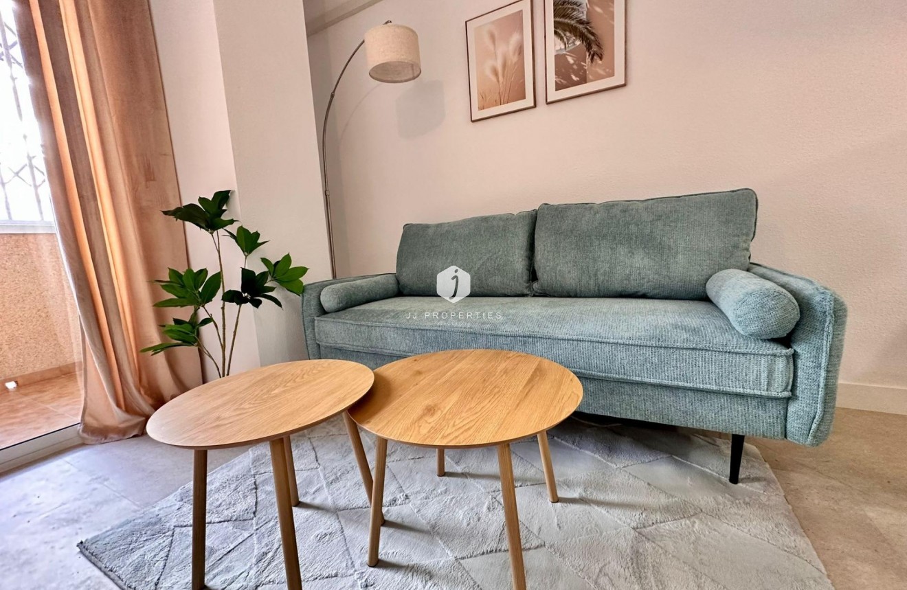 Tweedehands - Appartement / flat -
Torrevieja - Centro