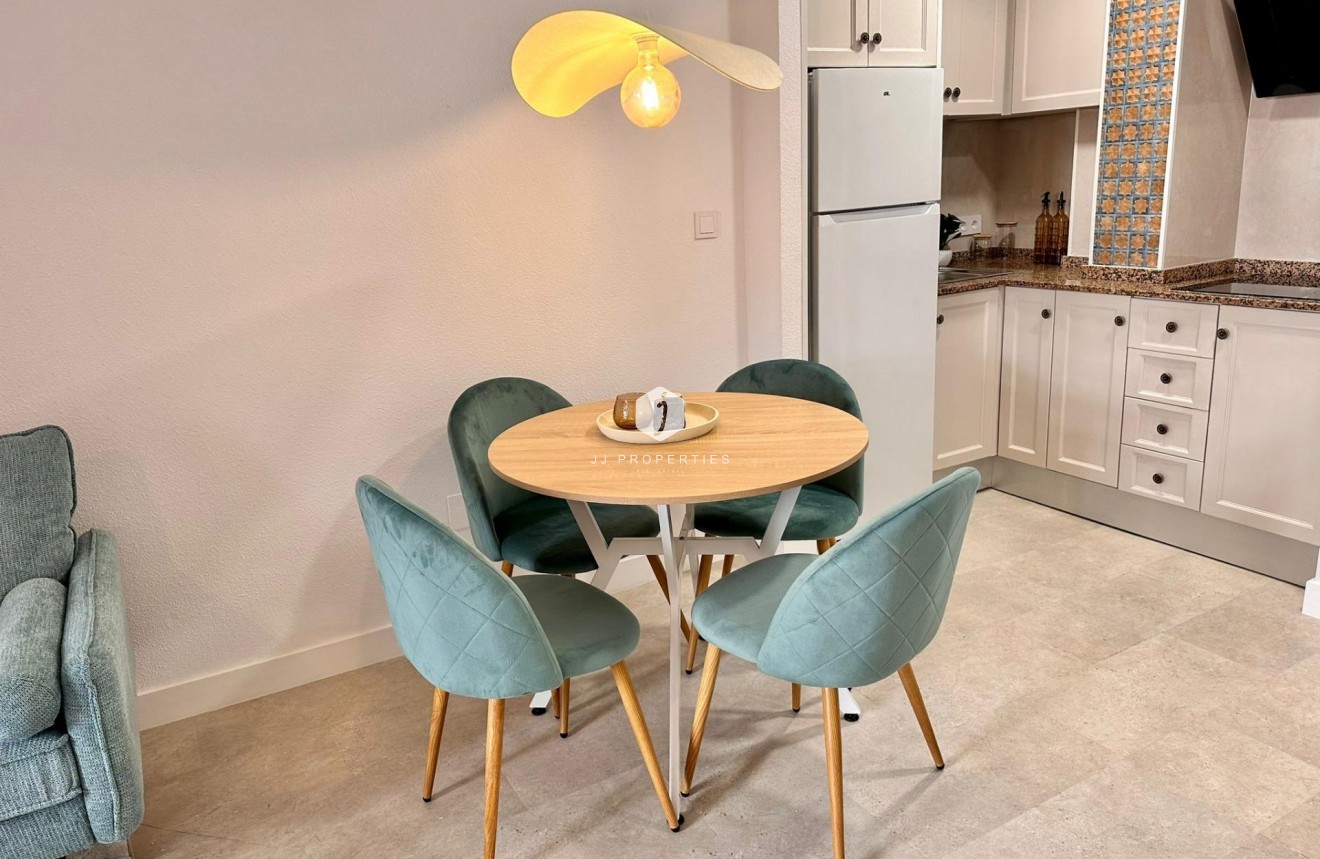 Tweedehands - Appartement / flat -
Torrevieja - Centro