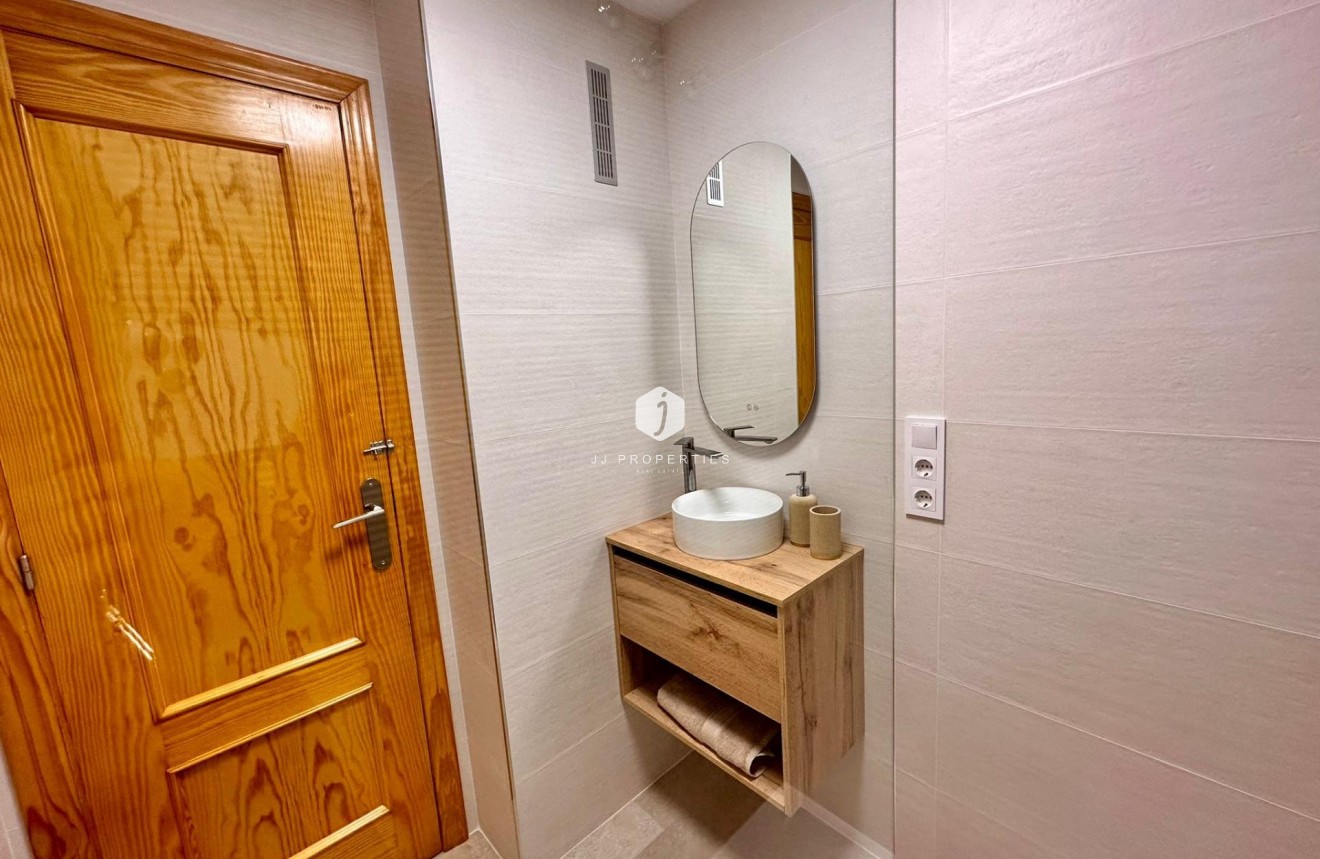 Tweedehands - Appartement / flat -
Torrevieja - Centro