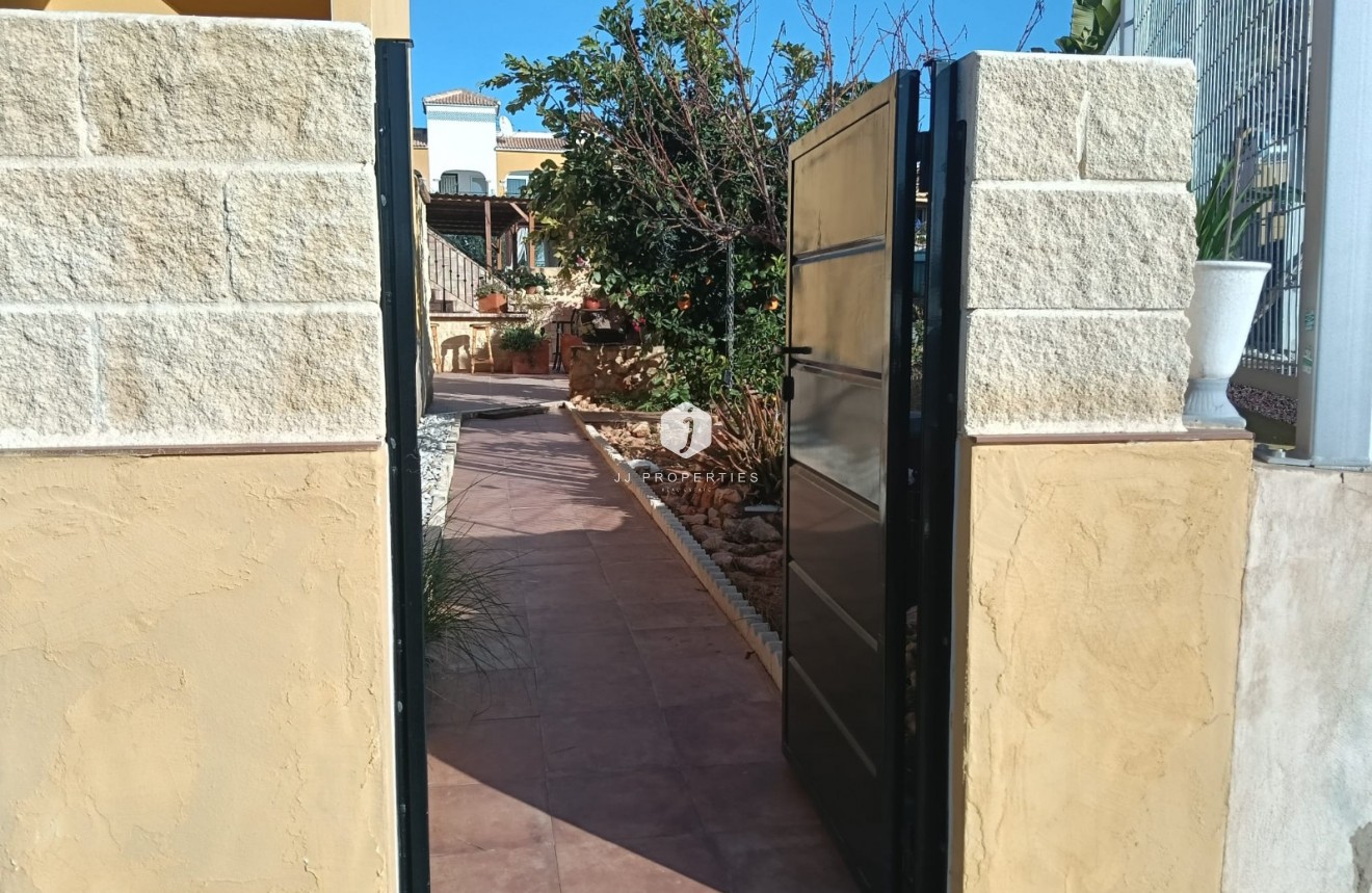 Tweedehands - Appartement / flat -
Los Montesinos - Costa Blanca