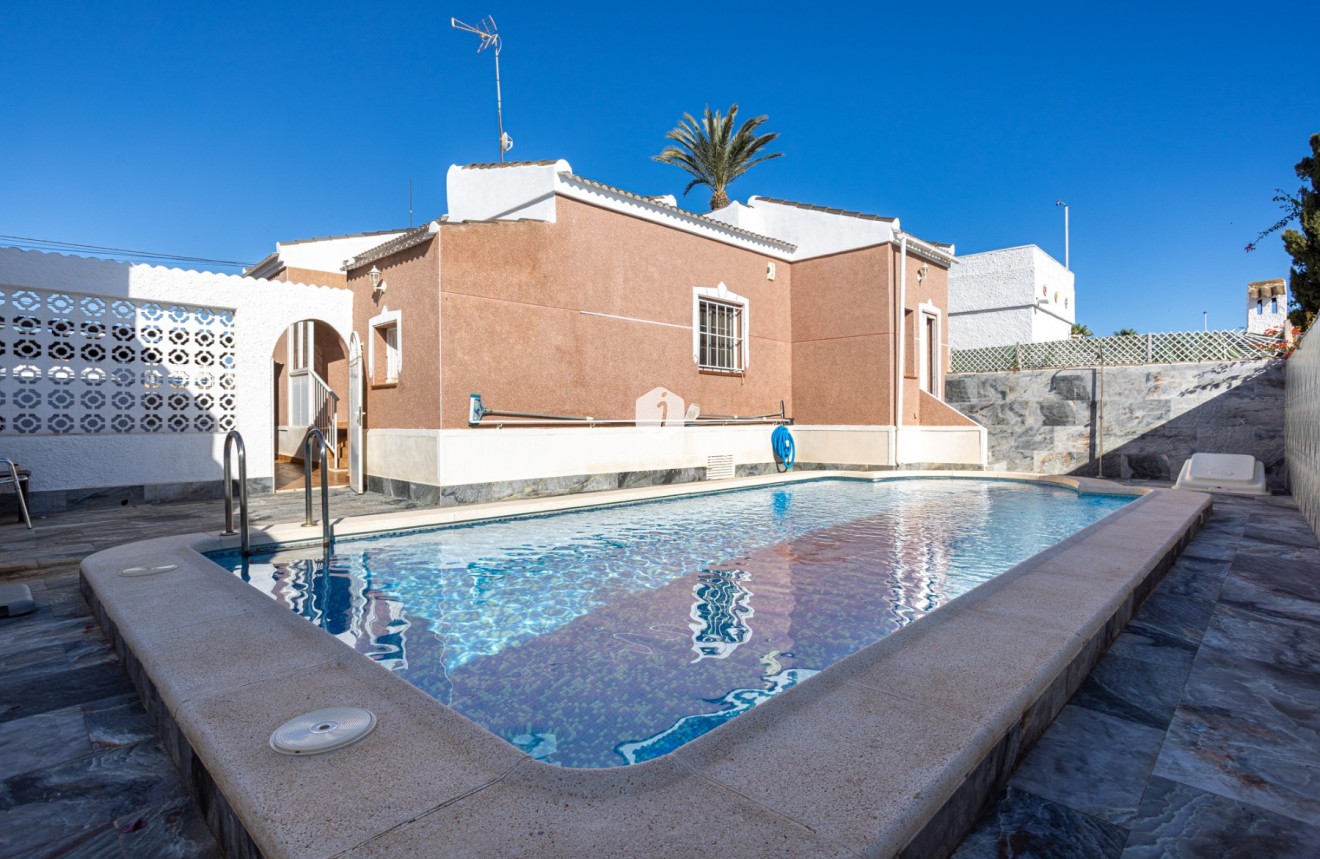 Tweedehands - Villa -
Torrevieja - Costa Blanca
