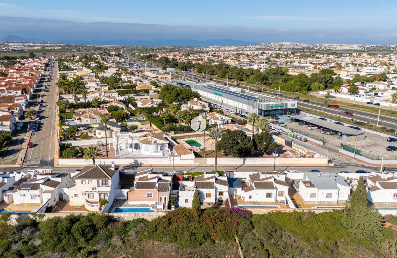 Tweedehands - Villa -
Torrevieja - Costa Blanca