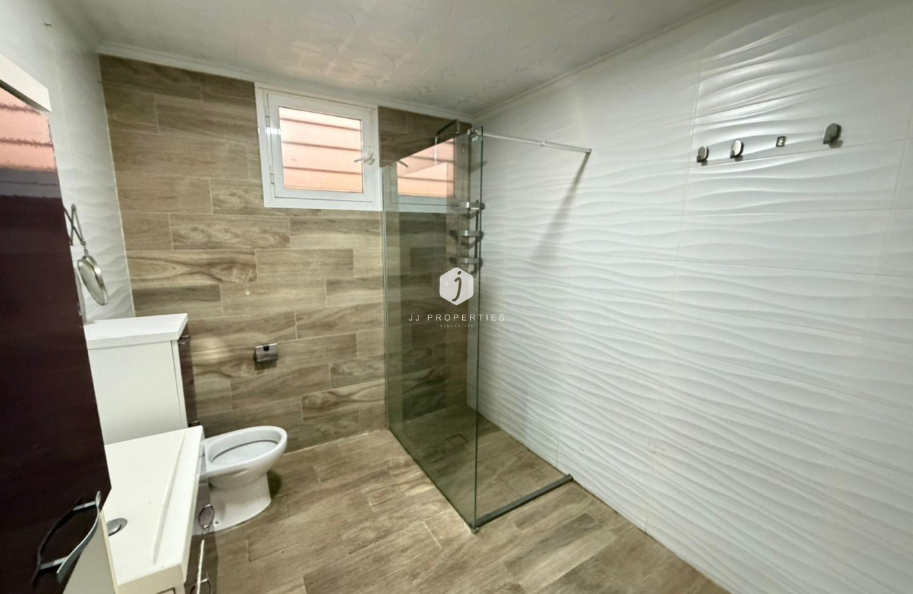 Segunda mano - Chalet -
Torrevieja