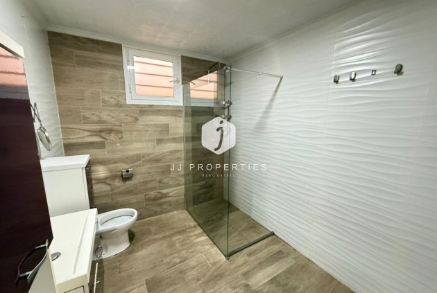 Segunda mano - Chalet -
Torrevieja