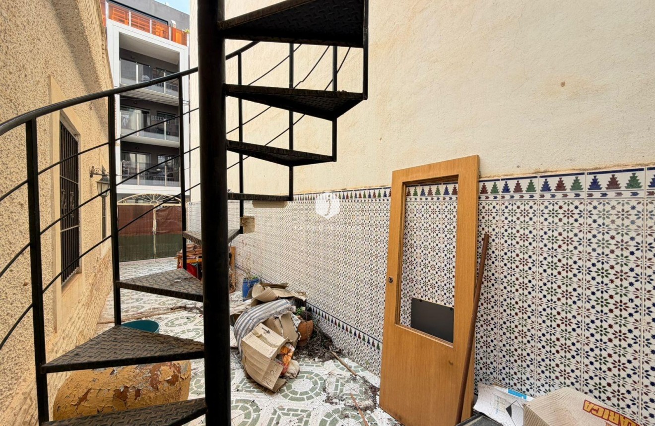 Segunda mano - Chalet -
Torrevieja