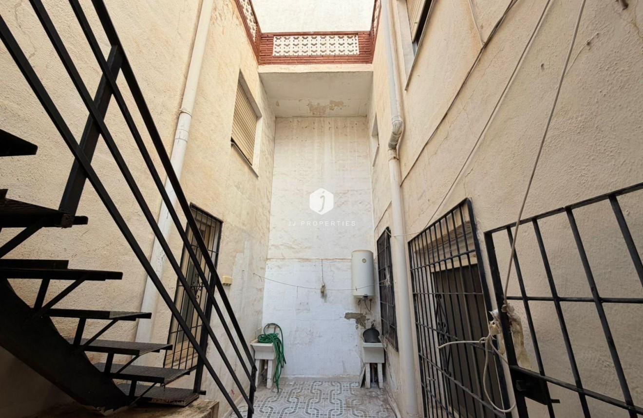 Segunda mano - Chalet -
Torrevieja