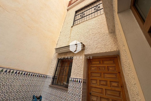 Segunda mano - Chalet -
Torrevieja