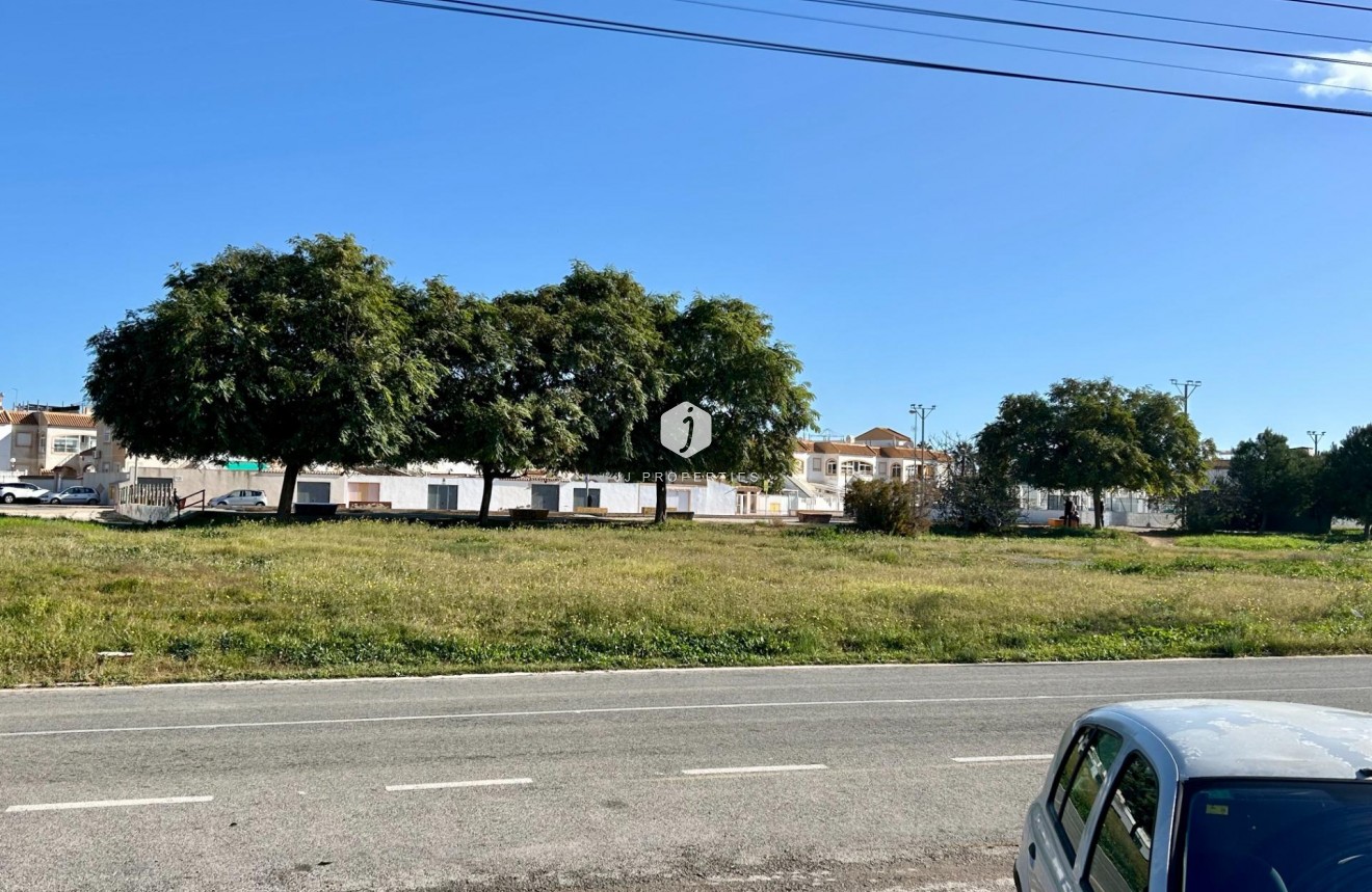 Tweedehands - Bungalow -
Torrevieja - El Limonar