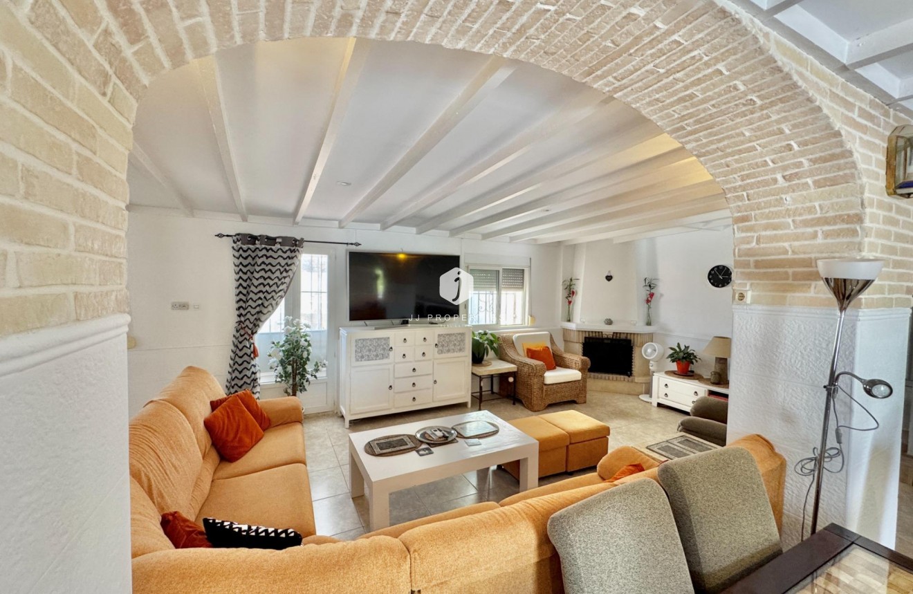 Tweedehands - Villa -
Dolores - Comunidad Valenciana