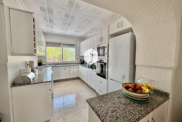 Tweedehands - Villa -
Dolores - Comunidad Valenciana